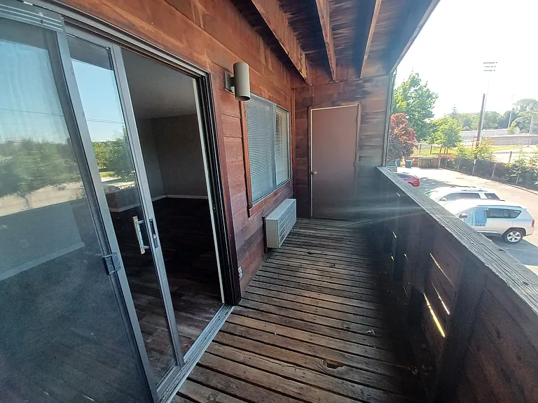 Parklane Apartments — Photo 9