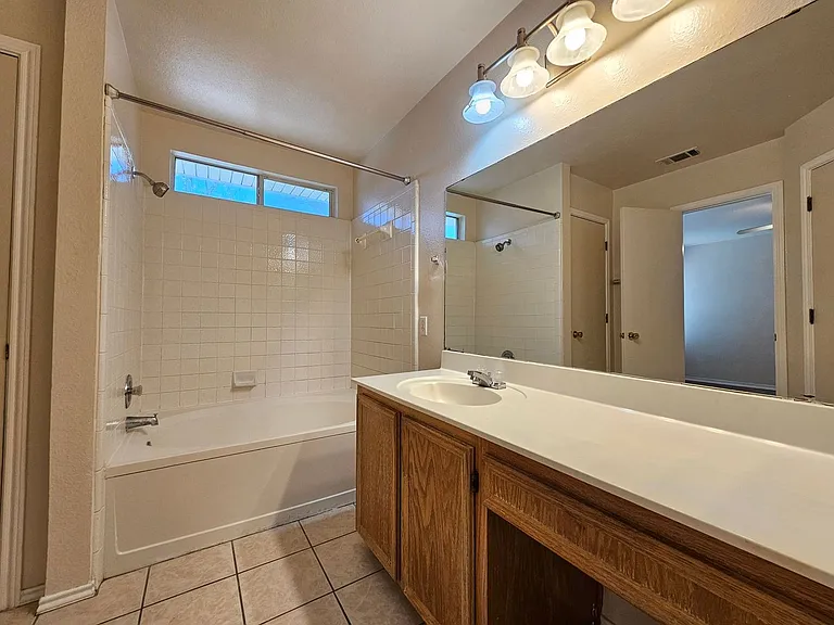 602 Delmar Dr — Photo 12