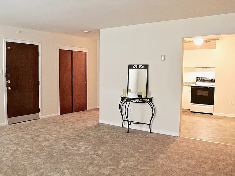 Parkview Court Apartments — Photo 7