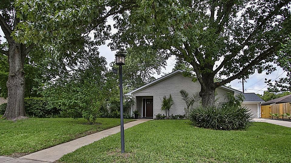 1st image of 2410 Briarbrook Dr