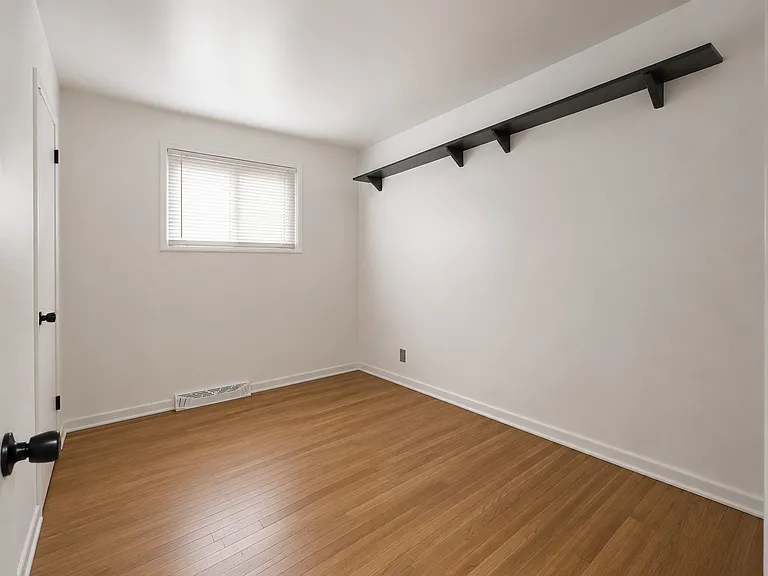 735 Maple St — Photo 9