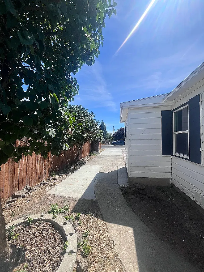 2 bed, 1104 sqft, $1,190 — Photo 2