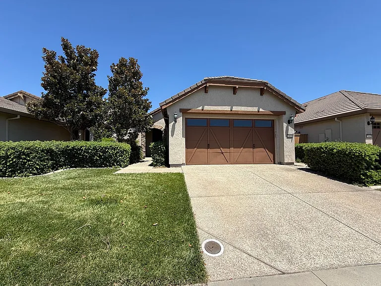 7437 Bloomsbury Way — Photo 1