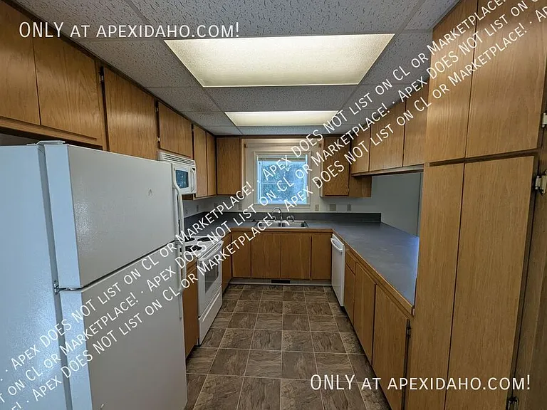 1323 W Howard St — Photo 4