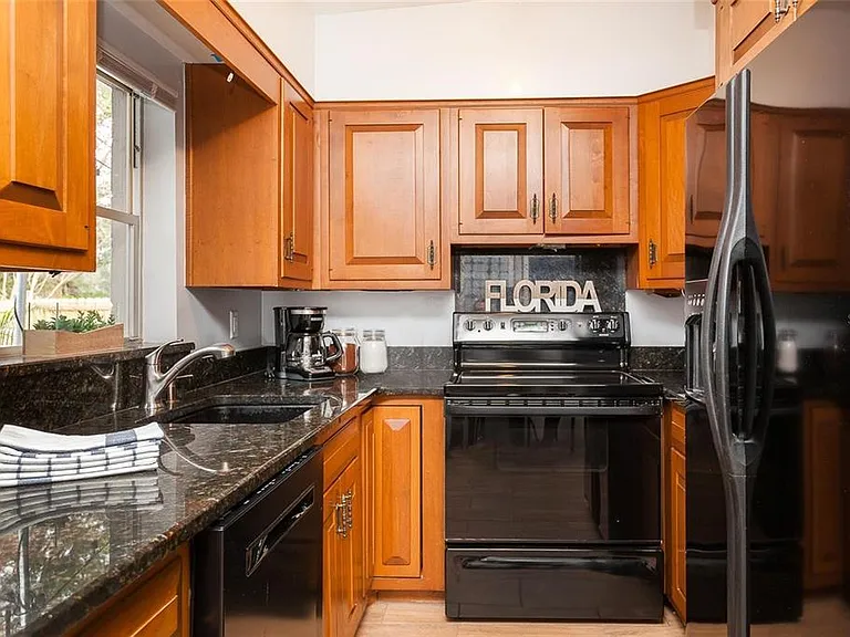 407 E Crystal Lake St — Photo 4