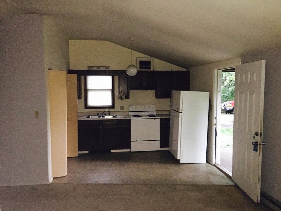 2nd image of 704 N 7th St
