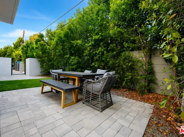 11614 Colfax Meadow Ln, Studio City, CA 91604
