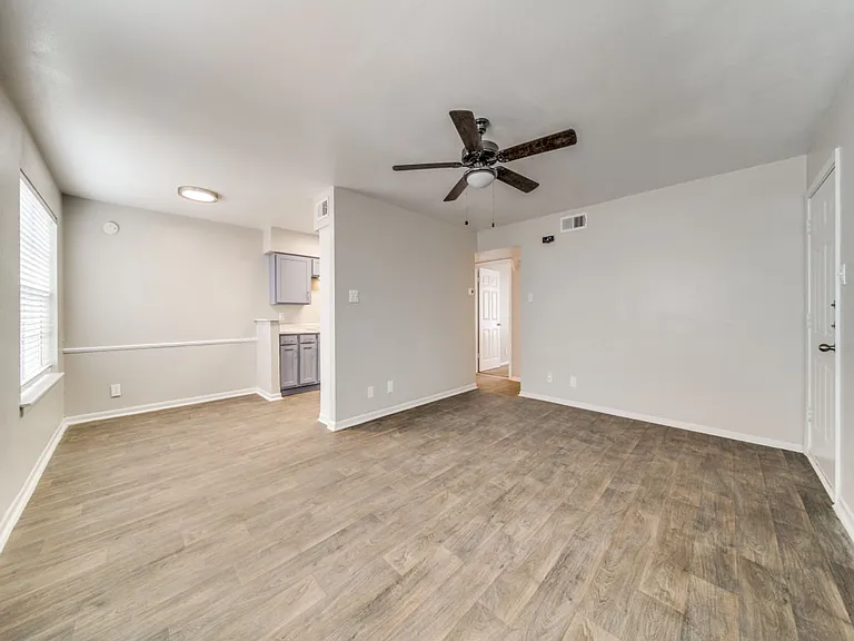 The Oaks Apartments At Medical Center — Photo 34
