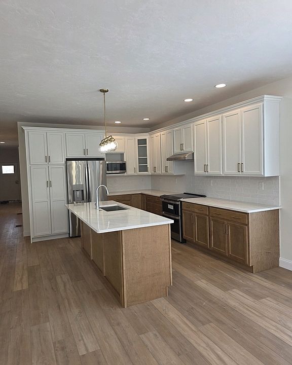 1st image of 18 Integrity Dr #9