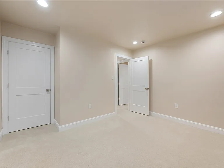 9036 Jeffery Rd — Photo 36