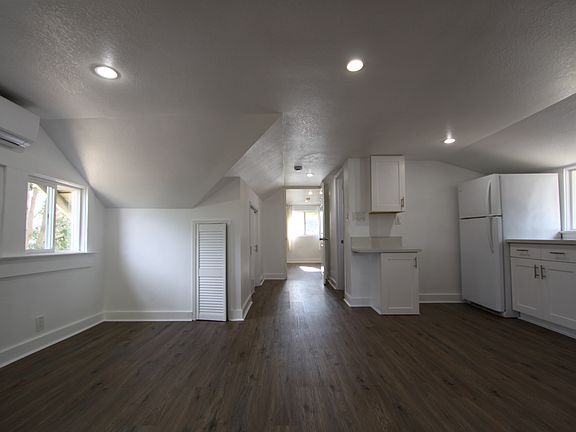 2nd image of 335 1/2 N Avenue 53