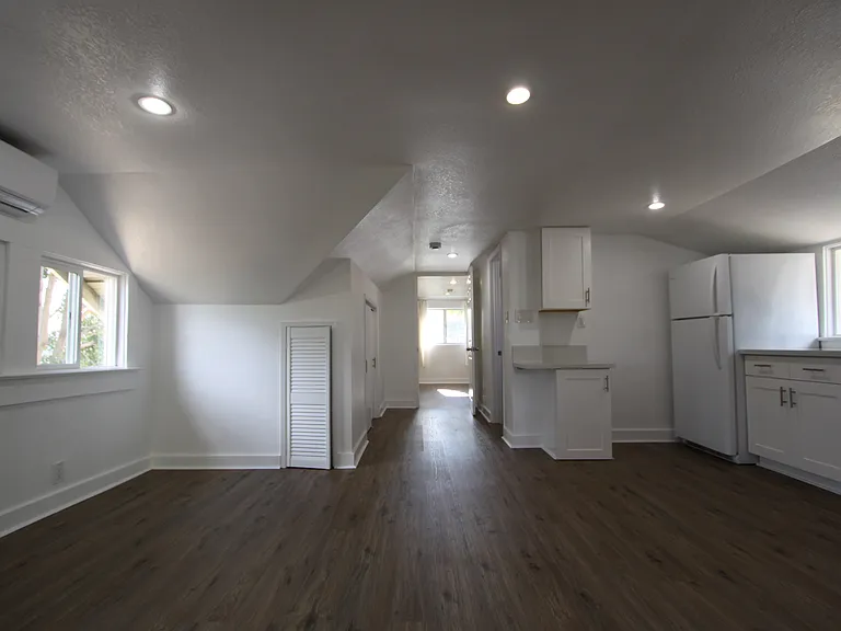 335 1/2 N Avenue 53 — Photo 2