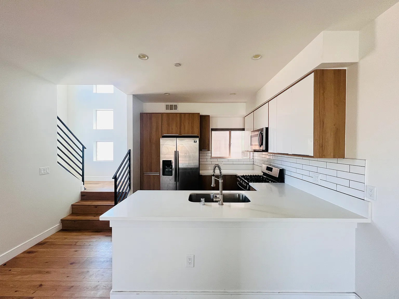 250 S Burlington Ave — Photo 1