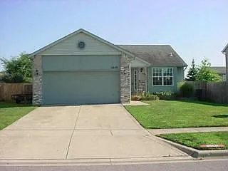 1049 Gary Dr photo 1