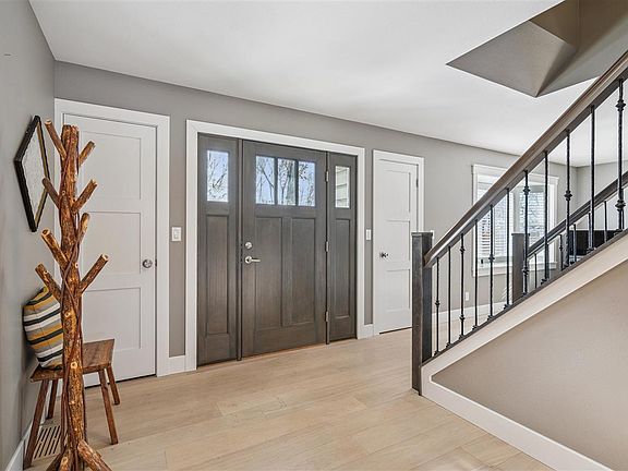 3rd image of 4362 Cloverdale Rd