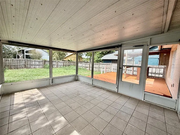 6521 Garden Spring Ct — Photo 15