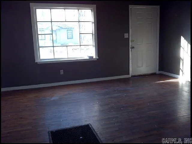 2 bed, 1.0 bath, 672 sqft, $825 — Photo 2