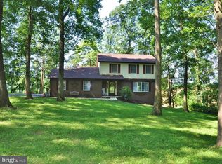 9062 Deer Ln, Stewartstown, PA 17363