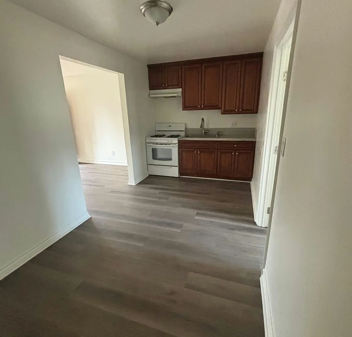 12738 Oak Street, Unit 6 — Photo 2