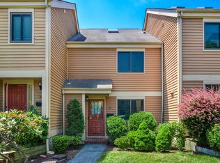 27 Bayberry Ln, Rye Brook, NY 10573