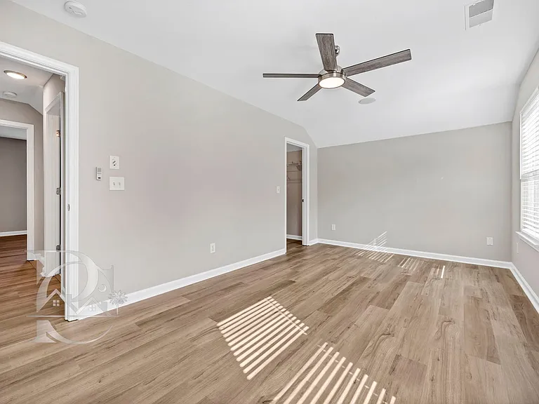 1039 Glencroft Dr — Photo 22