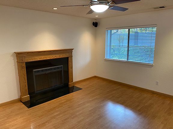 4th image of 506 Holly Hock Ct