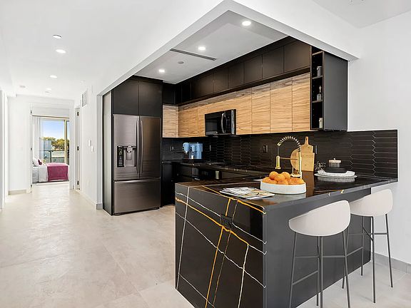 4th image of 19 Hausman St Penthouse B