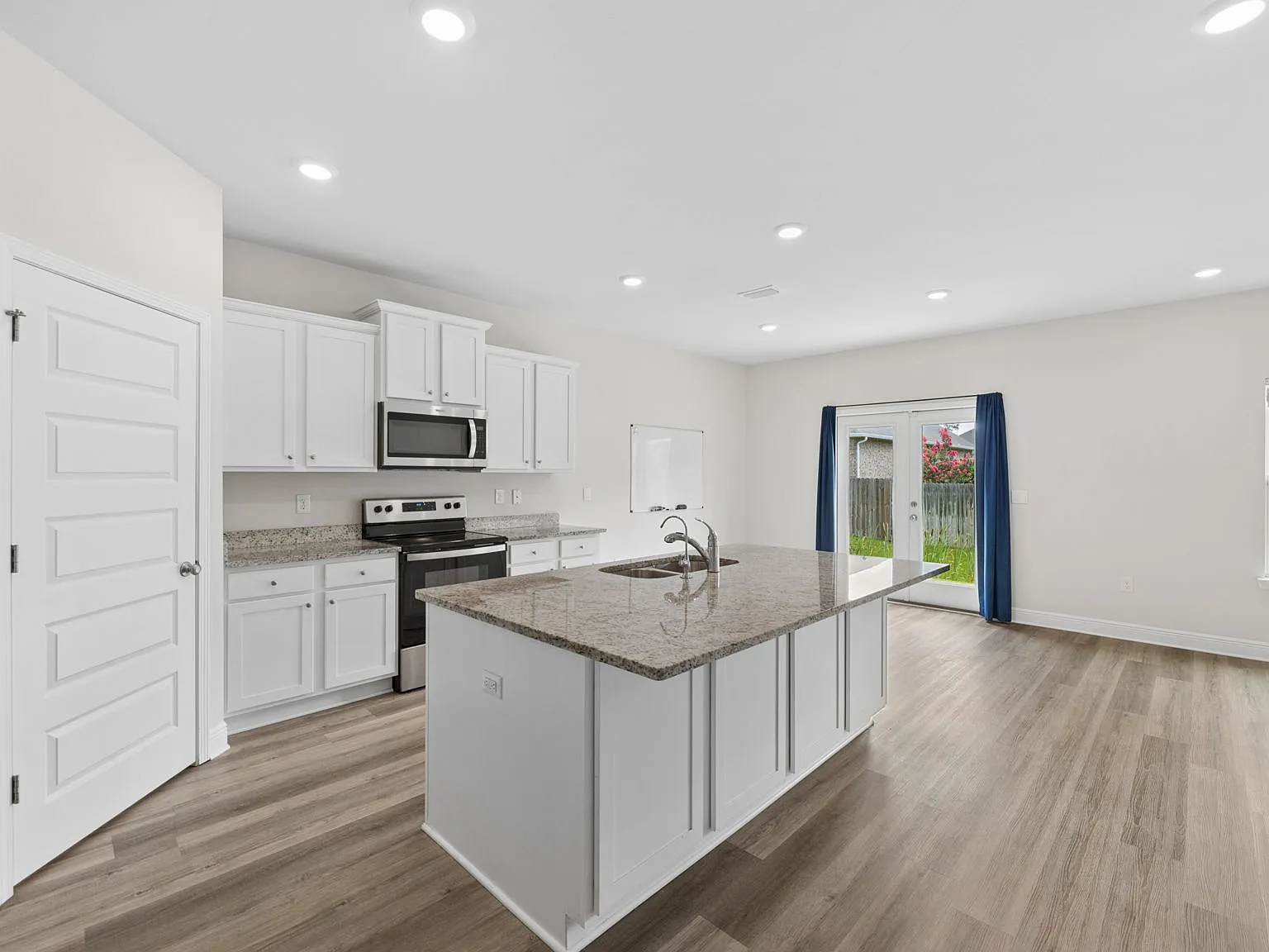 5 bed, 2616 sqft, $2,499 — Photo 3