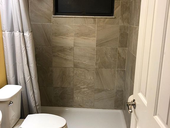 4th image of 561 Worchester Ct