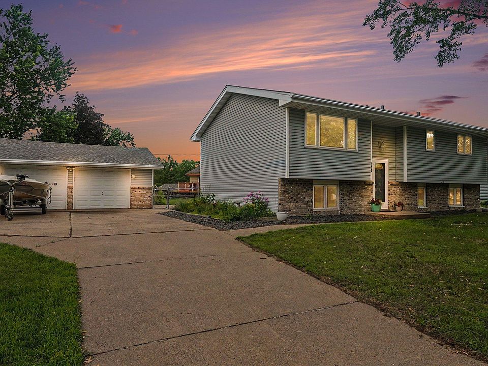 1st image of 810 Sunny Ln