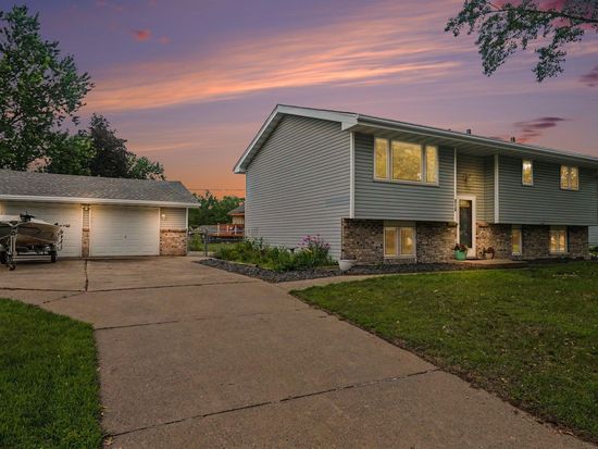 810 Sunny Ln, Anoka, MN 55303