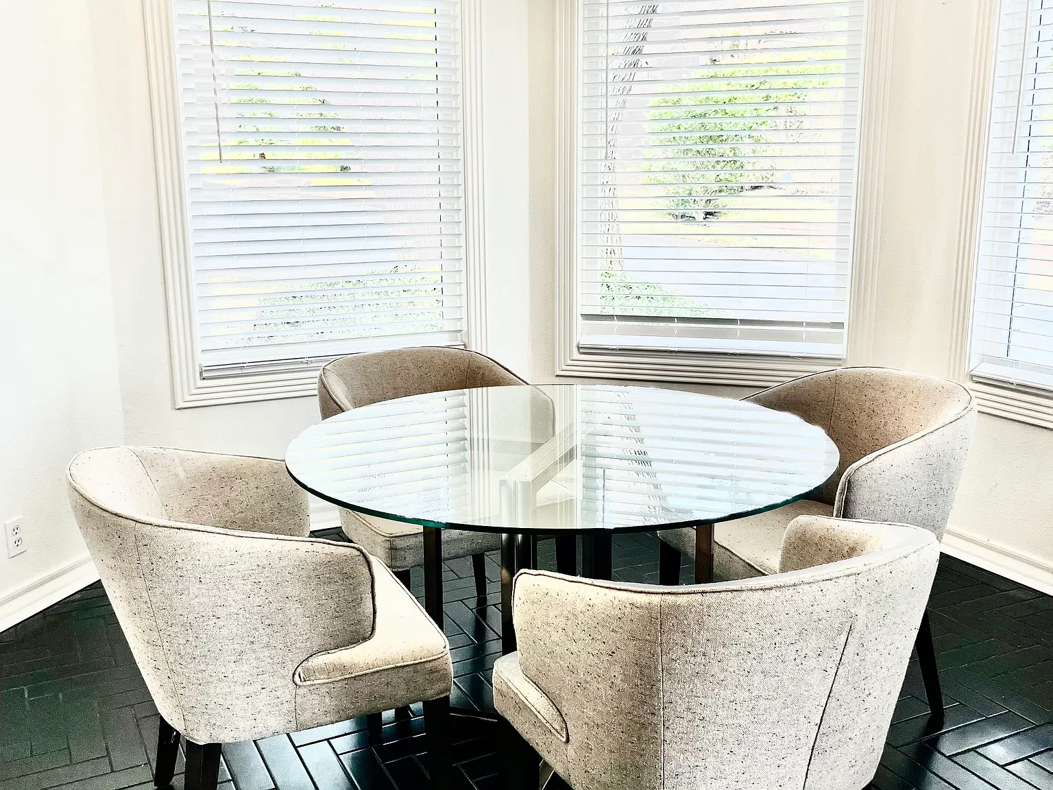 5 bed, 5.5 bath, 5005 sqft, $5,800 — Photo 4