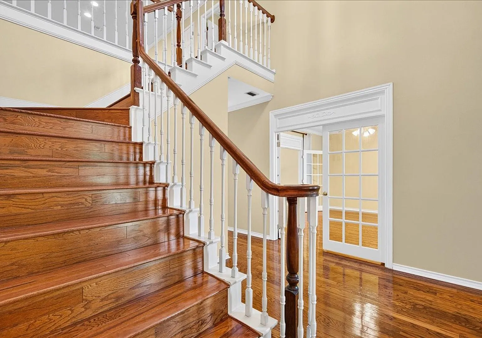 7022 Dunsford Dr - 3/Bed 2.5/Bath - $3,195/month — Photo 3