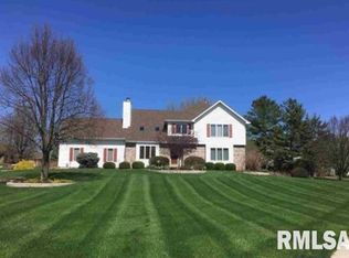 3302 E Ridge Dr, Bettendorf, IA 52722