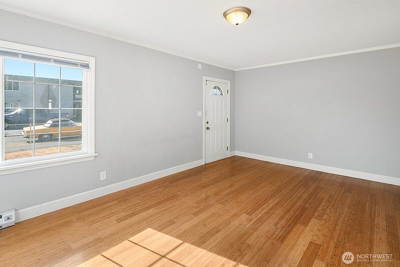 5th image of 346 Pelly Avenue N
