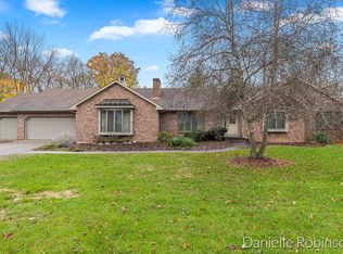 2583 Riveredge Dr SE, Grand Rapids, MI 49546
