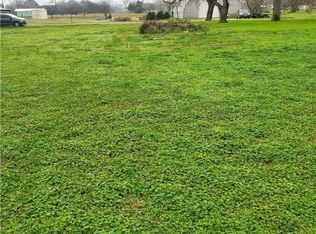 304 W Oakland Ave, Seadrift, TX 77983