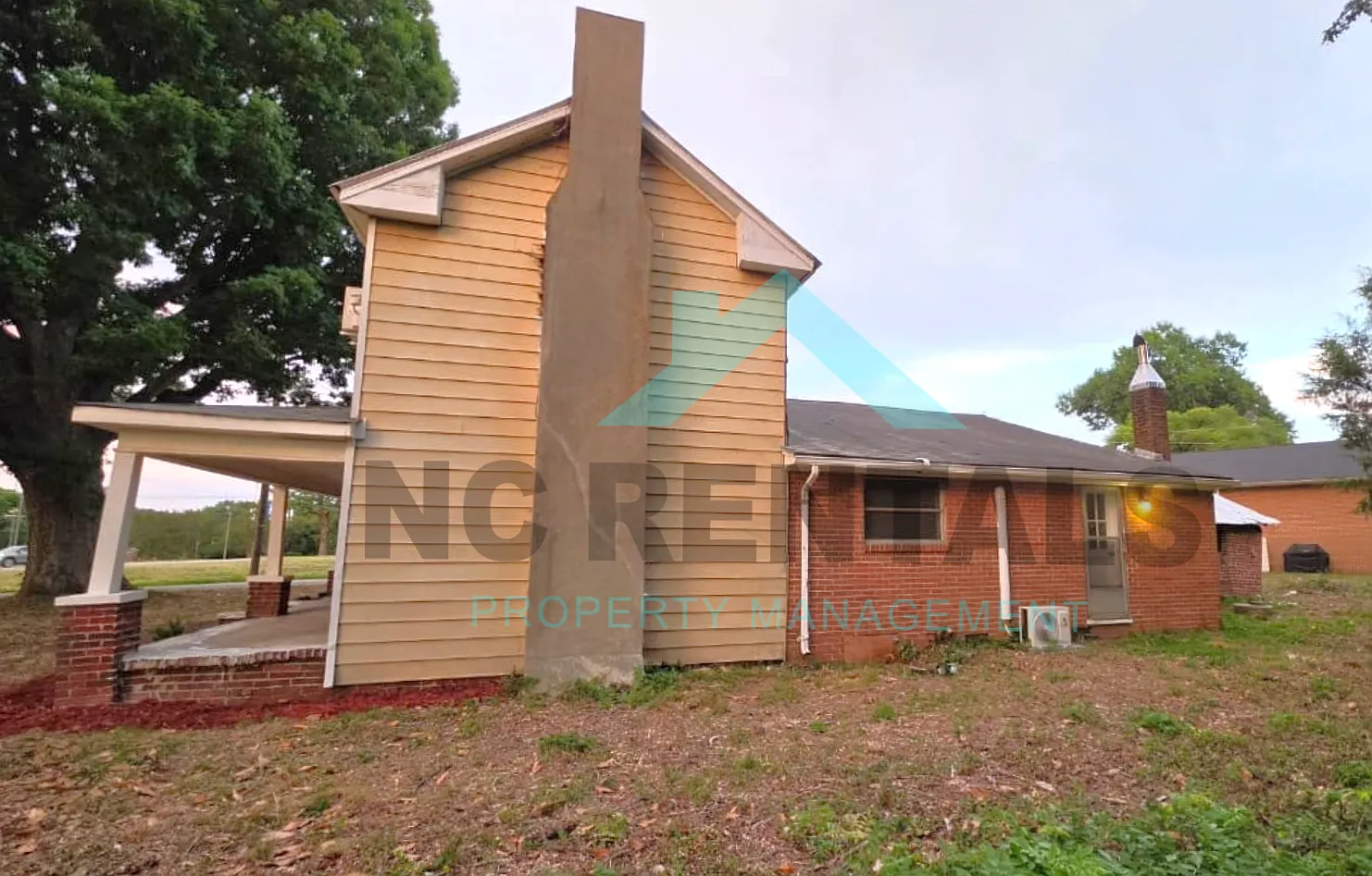 3 bed, 2260 sqft, $1,600 — Photo 2