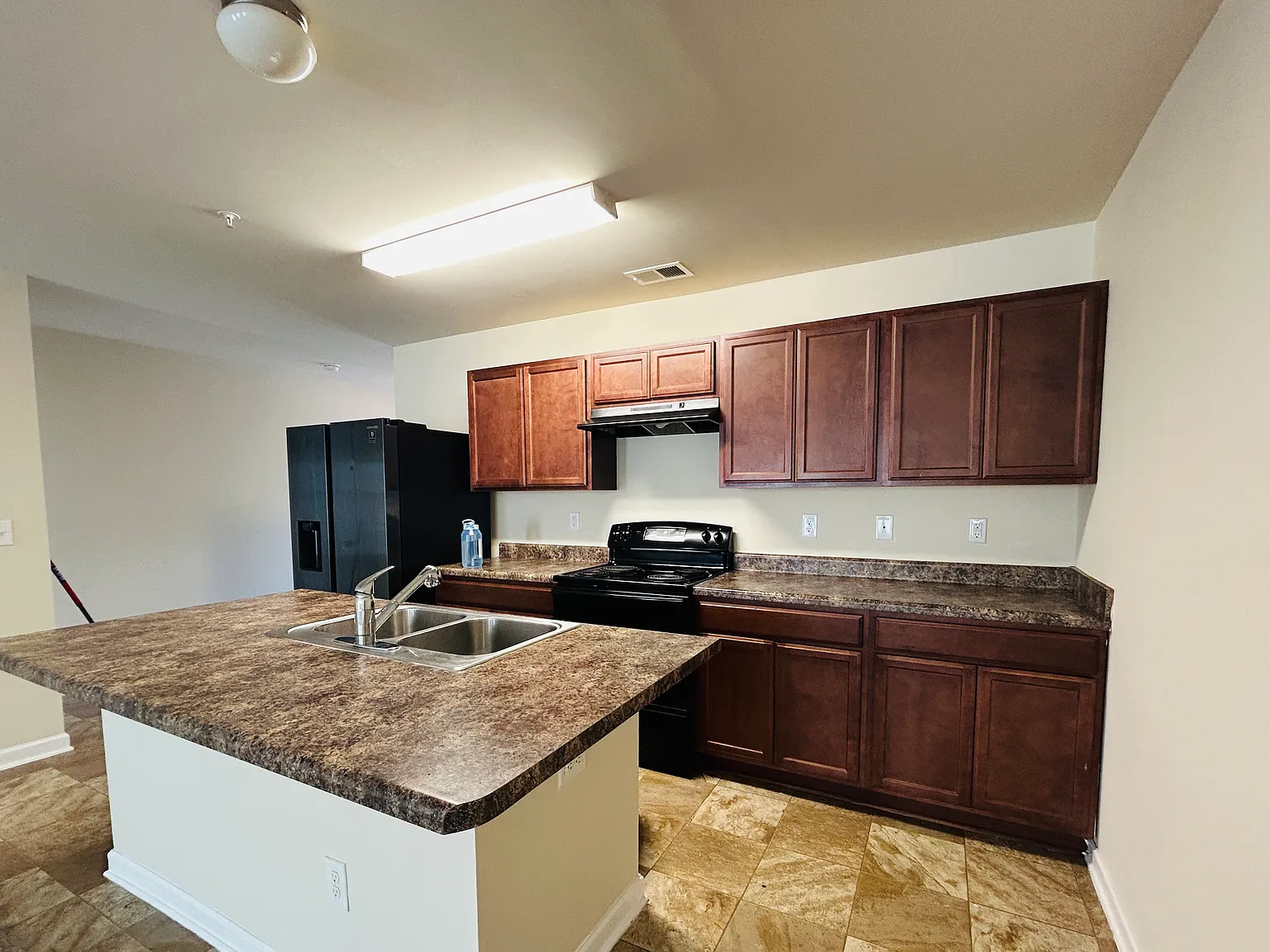 3 bed, 2.5 bath, 1508 sqft, $1,700 — Photo 4