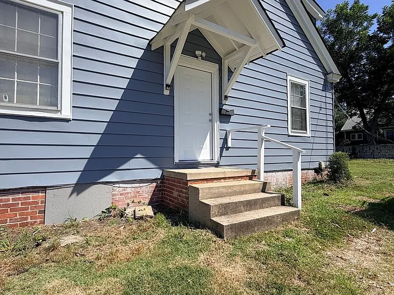 943 Marshall St #B — Photo 2