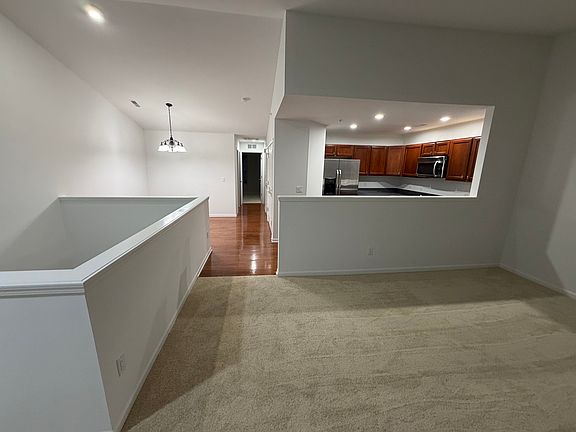 4th image of 27969 Hopkins Dr