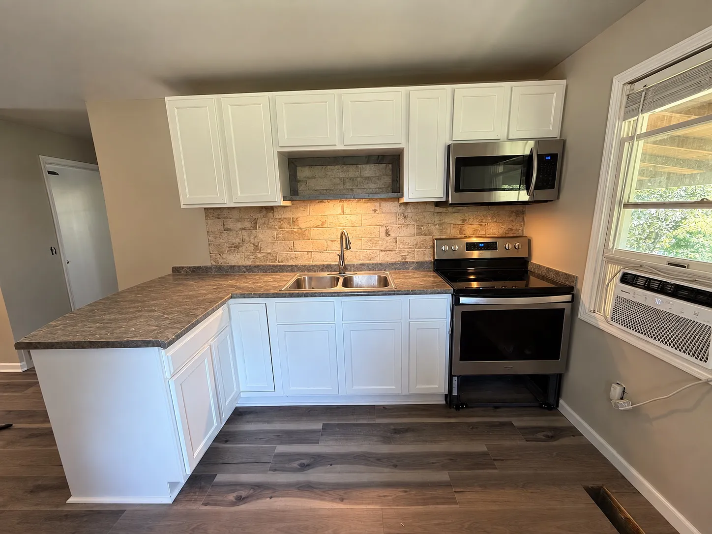 1 bed, 800 sqft, $900 — Photo 3