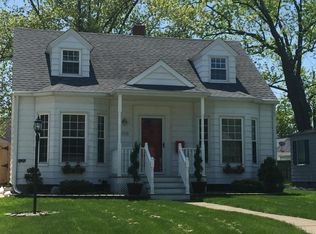 908 Kingsley Ave, Saint Joseph, MI 49085