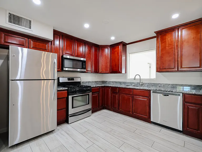 1053 E Weldon Ave — Photo 31