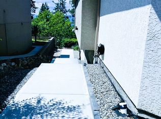 908 Lone Pine Dr, Kelowna, BC V1P1A1