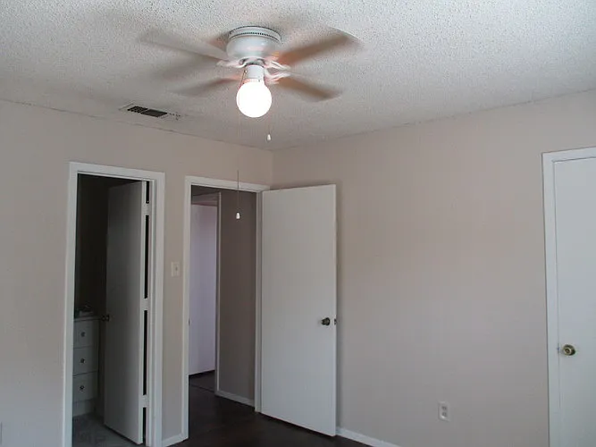 121 Oakwood Ln — Photo 6