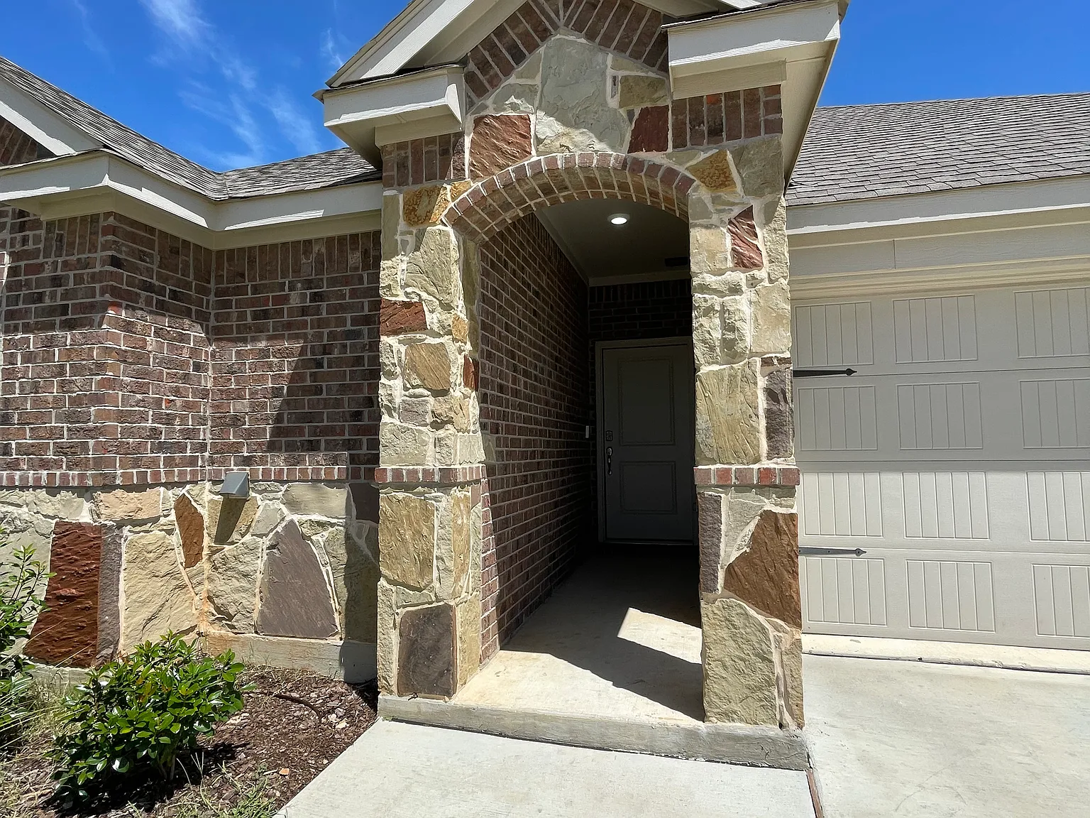 3 bed, 1280 sqft, $2,300 — Photo 3