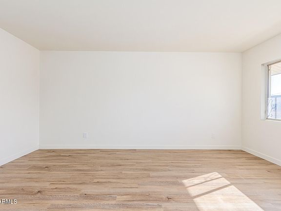 4th image of 4128 W HARMONT Drive