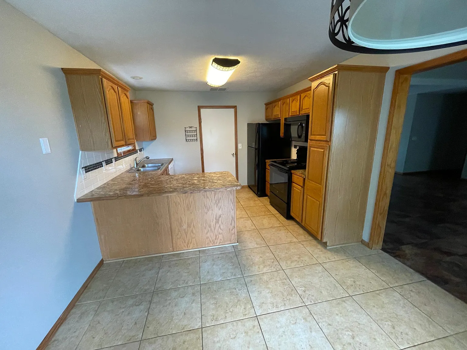 3 bed, 1350 sqft, $1,450 — Photo 3