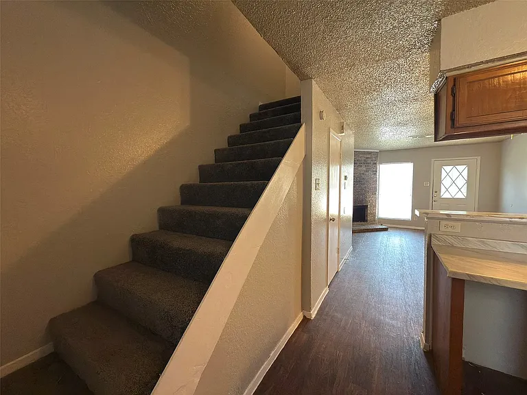 2250 Aspen Dr — Photo 3